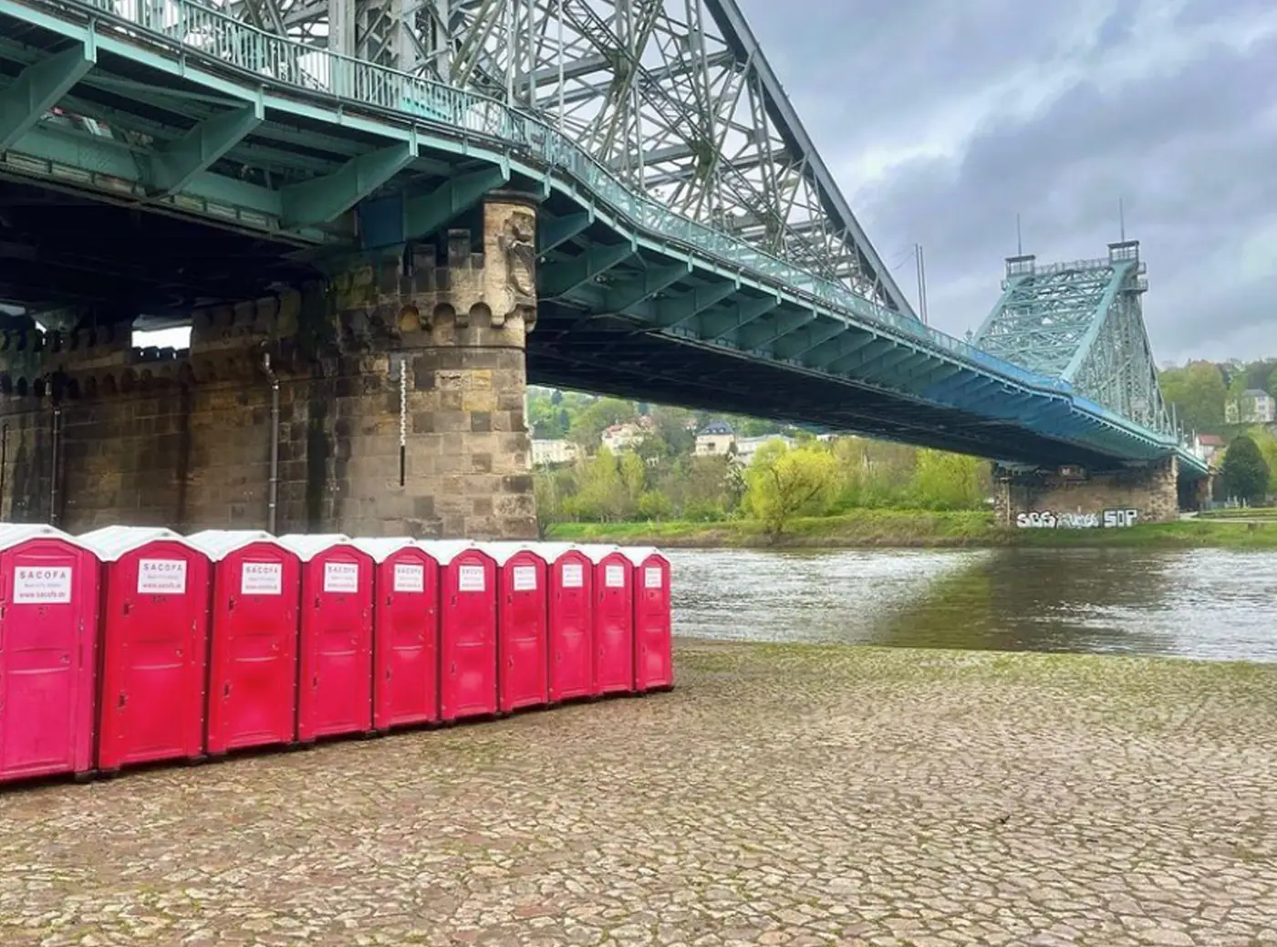 Sacofa-Projekte-Toilettenwagen-mieten-für-große-Veranstaltung